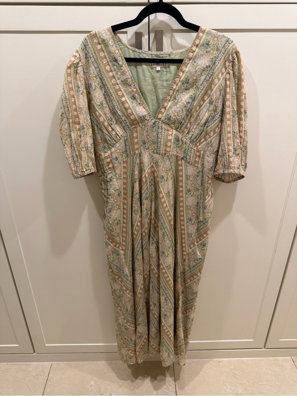 Mille Florencia Dress Pastel Green Floral Maxi Dress V-Neck and Puff Sleeves - Picture 2 of 4